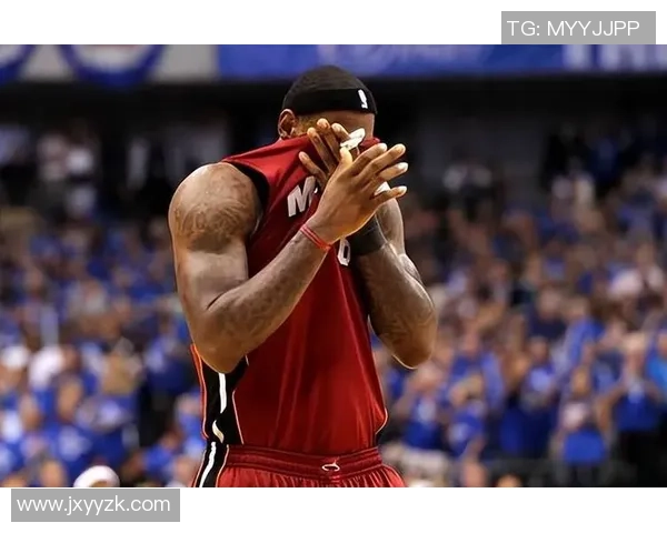 2006年NBA总决赛首战热火与小牛的激烈对决回顾与精彩瞬间分析